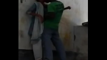 Mengisap Puting Gadis Desi Yang Menggairahkan