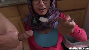 Mia Khalifa, Wanita Arab Cantik Yang Dihardik Dari Belakang Oleh Sean Lawless