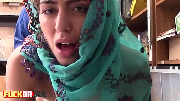 Gadis Arab Seksi Doyan Ditubruk Dari Belakang Gaya Anjing