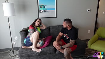 Neveah Rose Menggila Dengan Kakak Tirinya