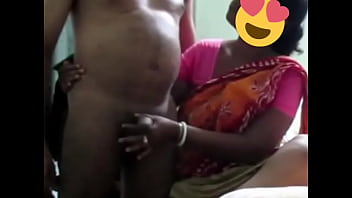 Tante Desi Merangsang Dengan Tangan Hingga Keluar Air Mani