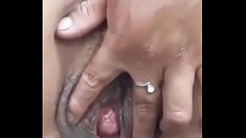 Mama Tua Bermain Dengan Memek Besarnya Yang Basah