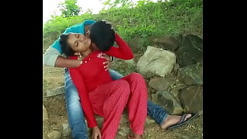 Pasangan Desa Bercinta Liar Di Ladang