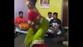 Mami Desi Yang Menggoda