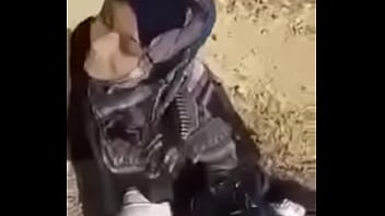 Basahi Jilbab Dengan Pancaran Air Seniku