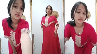 Budak Nadia Dalam Daster Merah Yang Menggoda Dan Menggiurkan