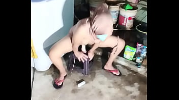 Mertua Berjilbab Menggoda Sambil Merangsang Diri Sendiri