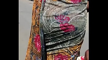 Paha Seksi Yang Menggoda Dalam Balutan Saree