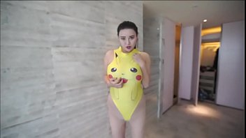 Gadis Tionghoa Montok Berpayudara Besar-monique