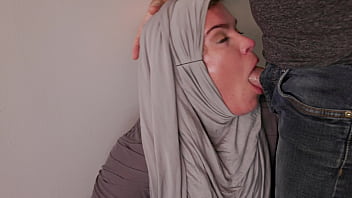Tante Berjilbab Cosplay Dihardcore Wajahnya Sampai Penuh Sperma