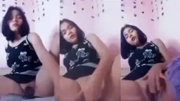 Gadis Seksi Mengocok Memek Sampai Klimaks Nikmat