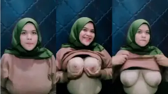 Kerudung Hijau Pamer Payudara Montok Yang Bikin Goyang