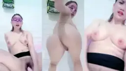 Tarian Erotis Gadis Manis Dengan Buah Mangga Yang Menggoda