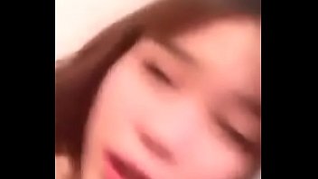Gadis Cina Cantik Memainkan Memeknya