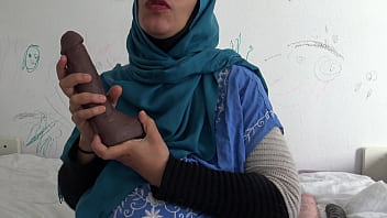 Istri Arab Aljazair Yang Panas Dan Nakal, Tinggal Di Prancis Dan Doyan Dikentuti