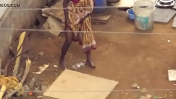 Desi Berdiri Kencing Dan Pipis Sembarangan
