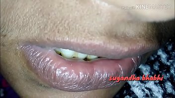 गर्म देसी आंटी को कम्बल में ज़ोरदार चोदाई