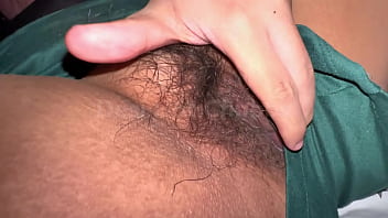 Bidadari India Desi Meremas Memek Basah Berbulu Lebarnya Sampai Mengucur