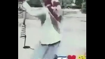 Wanita Terbang Dengan Teks Arab Yang Menggairahkan