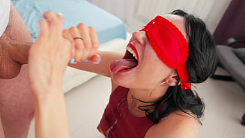 Ibu Tiri Yang Mesum Minta Disepong Untuk Pacarnya, Tapi Malah Mengulum Kontol Anak Tirinya