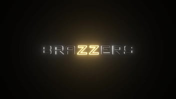 Ganti Kostum Sama Temen Sekamar Yang Nakal, Abigaiil Morris / Brazzers / Pakai Kode Xvpromo Buat Dapetin Diskon