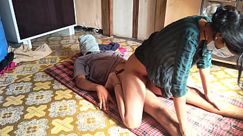 Menggila Dengan Adik Tiriku Yang Manis Di Dapur.