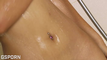 Gadis Thailand Asia Yang Seksi Memuaskan Diri Dan Membasahi Bulu Kemaluannya Di Kamar Mandi