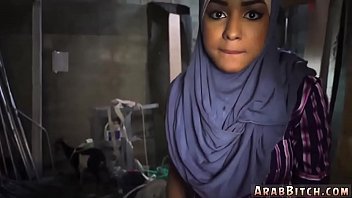 Titik Jatuhnya Pantat Di Elevator Arab, 23 Kilometer Dari Pangkalan