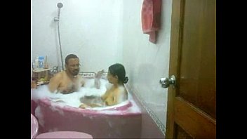 Tante Desi Mandi Telanjang Di Bak Mandi