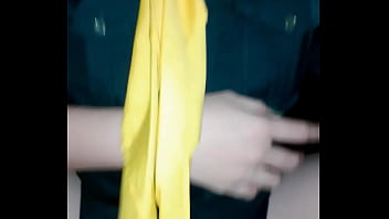 นักเรียนเนตรนารีขอใช้ควยเพื่อนมาแคะหีเล่นจนเสร็จ เลยให้เพื่อนมาเย็ดหีจนน้ำแตกใส่