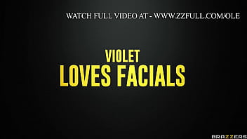 Violet Suka Dihujani Cairan Panas Di Wajahnya