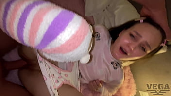 Menggoyang Anak Tiri Sahabatku
