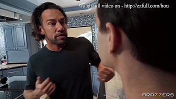 Menggoyangkan Pantatnya / Brazzers / Unduh Lengkap Di Https://zzfull.com/hou