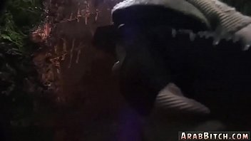 Sperma Arab Membanjiri Mulutku Untuk Pertama Kalinya, Jauh Dari Rumah Tapi Terasa Seperti Di Rumah Sendiri
