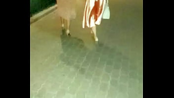 Gaun Sutra Emas Tiongkok Yang Menggoda Dan Sensual