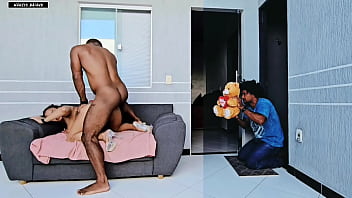 Kekasihku Yang Bodoh Memberiku Hadiah Romantis, Tapi Malah Menemukanku Tengah Digerogoti Kakaknya Di Hari Kasih Sayang — Lebih Baik Kau Sodok Saja Pantatku Dengan Kontol Besar!
