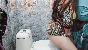 Pembantu India Dihardiki Di Kamar Mandi Oleh Majikannya Dengan Audio Jelas Dan Obrolan Kotor Bahasa Hindi