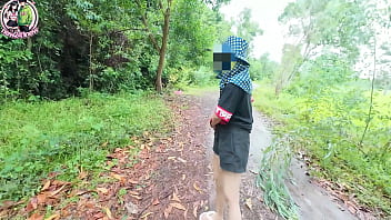 Gadis Thai Usai Kencing Di Hutan Langsung Pamer Memek Di Pinggir Jalan 4k