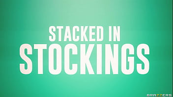Terkungkuk Dalam Stoking – Julie Cash / Brazzers / Streaming Lengkap Di Www.zzfull.com/herpussy