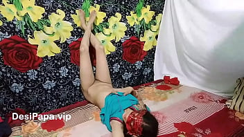 Bidadari India Yang Panas Menggoda Kekasihnya Dengan Nafsu Liar Di Tengah Malam – Adegan Panas Dengan Suara Desi Yang Menggairahkan