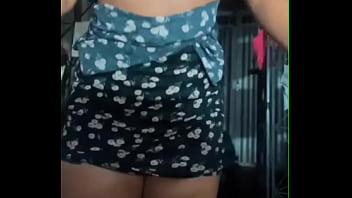 Gadis Cantik Tampil Live Dengan Gaya Yang Menggoda