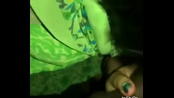 Bibi Desi Menggesekkan Puting Besarnya Ke Batang Keras