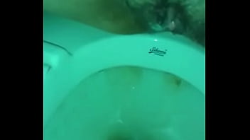 Istri India Desi Buang Air Kecil Dengan Liar