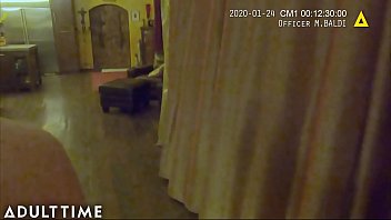 Ibu Tiri Gila Panggil Polisi Saat Anak Tiri Mesum Beraksi Di Kamar!