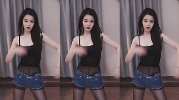 Cô Gái Trung Quốc Uốn éo Quyến Rũ Trên Boong Tàu