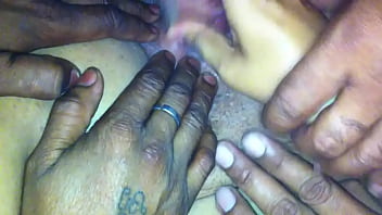 Vagina India Diregangkan Hingga Melebar