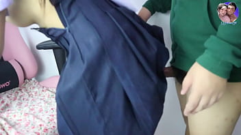 นักเรียนไทยกระหายเซ็กส์จนต้องเย็ดกันที่บ้านจนเสร็จ