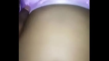Gadis India Yang Menggoda Dengan Lekuk Tubuh Yang Memikat