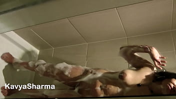 Desi Bibi Gujarat Mandi Di Bakri, Bath Tub Vich Motte Chuchhe Dabaundi Te Chut Ch Ungli Naal Kheddi – Pure Hindi