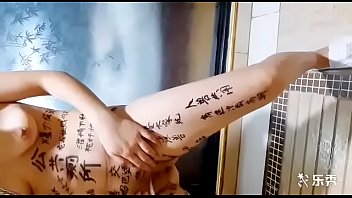厕奴贱妻的淫荡调教：狗链牵制、当众排泄、双穴贯穿、剃毛沐浴、内射灌精